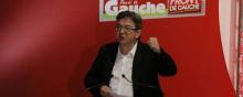 Jean-Luc Mélenchon martèle son poing de vue.