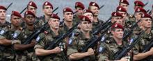 Des militaires défilent le 14 juillet.