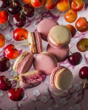 Des macarons Pierre Hermé.