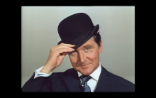 Patrick Macnee dans "Chapeau melon et bottes de cuir".