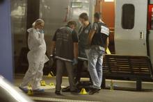 Des policiers en gare d'Arras après la fusillade du Thalys.