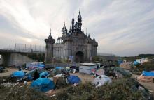 Un montage de Dismaland à Calais.