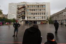 Des migrants au lycée Jean-Quarré de Paris.