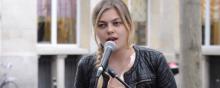 Louane Emera dans le clip de son single "Jour-1".