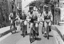 Michel Galabru 1982 Le Gendarme et les Gandarmettes