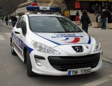 Police-voiture-TourEiffel-Jour