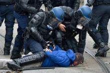 Interpellation d'un manifestant contre le projet de loi Travail.