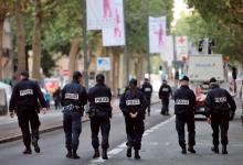 Des policiers à la grande braderie de Lille.