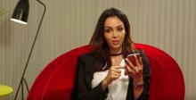 Nabilla en plein interview.