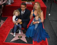 Blake Lively et Ryan Reynolds présente leur petite Ines