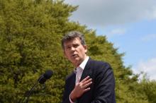 Arnaud Montebourg au Mont Beuvray.