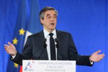 François Fillon devant les militants, après une journée passée à arpenter les Ardennes, le 2 février