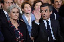 Penelope Fillon (g) et François Fillon, le 29 janvier 2017 à Paris