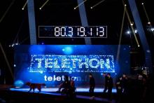 Sur le plateau du Téléthon, le 4 décembre 2016 à Paris