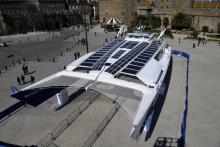 Le catamaran "Energy Observer" à Saint-Malo (Ile-et-Vilaine) le 7 avril 2017