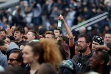 Des personnes manifestent pour la légalisation du cannabis, le 14 mai 2016 à Paris