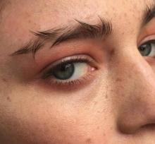 Sourcils en forme de fil de fer barbelé