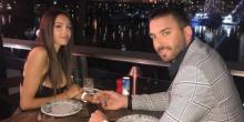 Nabilla et Thomas dans un restaurant.