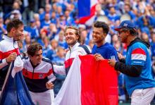 Jo-Wilfried Tsonga envoie la France en finale de la Coupe Davis en battant le Serbe Dusan Lajovic, l