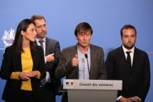 Nicolas Hulot (c), ministre de la Transition écologique et solidaire, entouré par la secrétaire d'Et