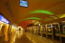 Vue prise le 16 décembre 2003 dans la gare Saint-Lazare à Paris de la station de la ligne 14 du métr