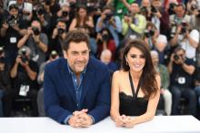 Les acteurs espagnols Pénelope Cruz et Javier Bardem posent pour le photocall du film "Todos Lo Saben (Everybody Knows)", à Cannes, le 09 mai 2018