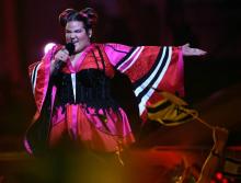 La chanteuse israélienne Netta chante "Toy" à l'Eurovision à Lisbonne, le 8 mai 2018