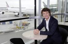 Le chef Guy Martin pose dans son restaurant "I love Paris" à l'aéroport Roissy-Charles de Gaulle le 17 juillet 2015