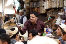 Un marché de la capitale yéménite Sanaa, à quelques jours du début du ramadan. Photo prise le 12 mais 2018