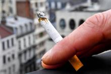 Après avoir augmenté d'un euro en moyenne le 1er mars, le prix du paquet de cigarettes ne variera qu'à la marge lundi malgré la publication de nouveaux tarifs