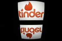 Le logo de Tinder sur une tablette à Paris, le 15 mars 2016