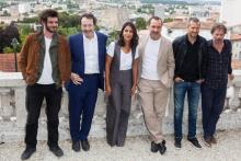 De g à d: Félix Moati, Jean-Hugues Anglade, Leila Bekhti, Gilles Lellouche, Guillaume Canet et Mathieu Almaric posent au festival du film d'Angoulême lors de la présentation du film "Le Grand Bain", l