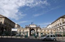 L'entrée de l'hôpital Lariboisière à Paris