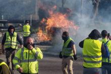 Des Gilets jaunes près du péage du Boulou sur l'autoroute A9 le 22 décembre 2018