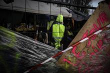 Des "gilets jaunes" occupent un rond-point à Feyzin, près de Lyon, le 17 décembre 2018