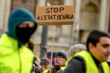 Des gilets jaunes manifestent place de la République à Lille, le 3 janvier 2019