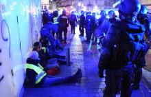 Des manifestants "gilets jaunes" interpellés lors de la manifestation à Bordeaux, le 26 janvier 2019