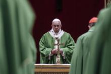 Le pape François assiste à une cérémonie religieuse au Vatican, le 24 février 2019