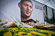 Un portrait géant d'Emiliano Sala accompagné d'un message d'espoir, à l'entrée du centre d'entraînement de la Jonelière à Nantes, le 24 janvier 2019