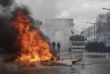 Les Champs-Elysées lors de la manifestation des "gilets jaunes" le 16 mars 2019