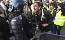 Manifestation des gilets jaunes sur les Champs-Elysées à Paris, le 2 mars 2019