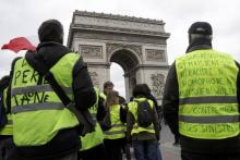 Des gilets jaunes manifestent à Paris, le 9 mars 2019