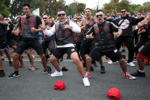 Un haka de motards de Nouvelle-Zélande.