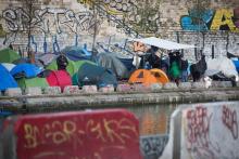 Un campement de réfugiés afghans le long du Canal Saint-Martin, le 21 février 2018 à Paris