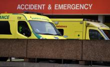 Des ambulances devant les urgences de l'hôpital Saint-Thomas à Londres, le 8 mars 2017