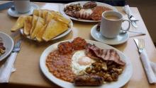 Petit-déjeuner anglais avec haricots and co.