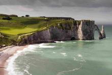 La plage d'Etretat en Normandie.