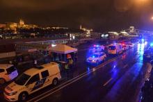 Le secours au bord du Danube à Budapest après le naufrage d'un navire de tourisme.