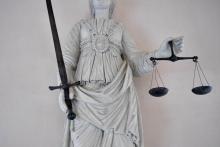 Une balance de la justice au tribunal de Rennes le 19 septembre 2017