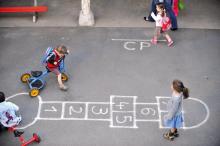 "La canicule montre qu'il y a urgence", a déclaré mercredi la maire PS de Paris Anne Hidalgo, en inaugurant les premiers capteurs de pollution installés dans des écoles de la capitale